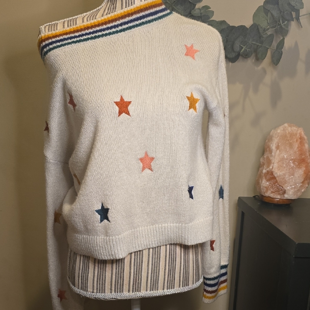 Jessica Simpson Off-the-Shoulder Star Sweater - White with Multicolor Stars